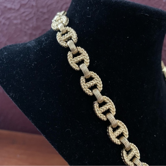 Vintage Anne Klein Gold tone textured Gold tone Links Necklace - Picture 3 of 7